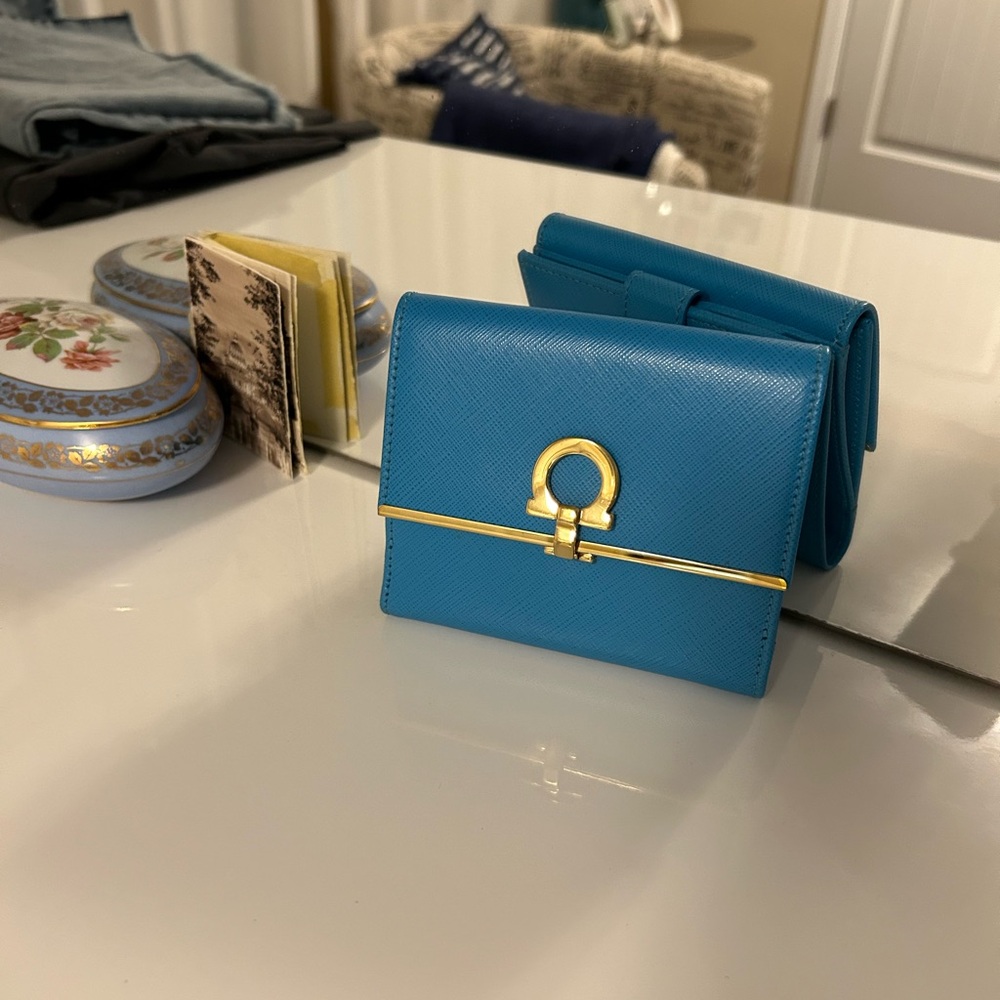 Salvatore ferragamo wallet